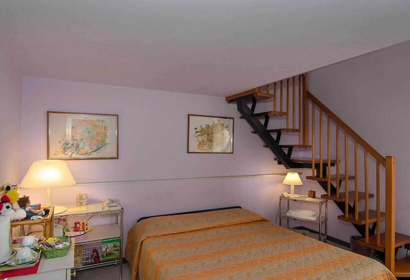 اتاق استاندارد چهار تخته, Rex