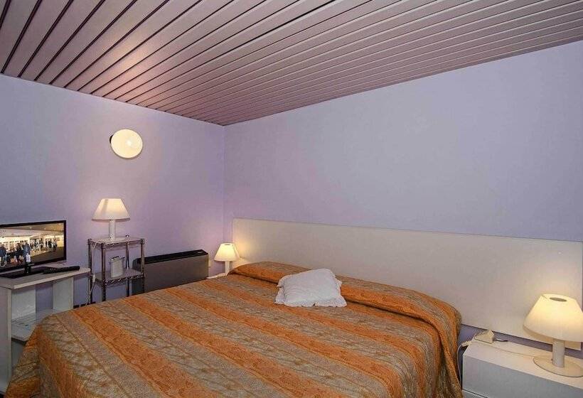 اتاق استاندارد چهار تخته, Rex