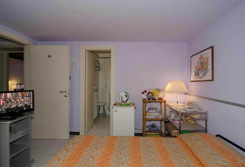 اتاق استاندارد چهار تخته, Rex