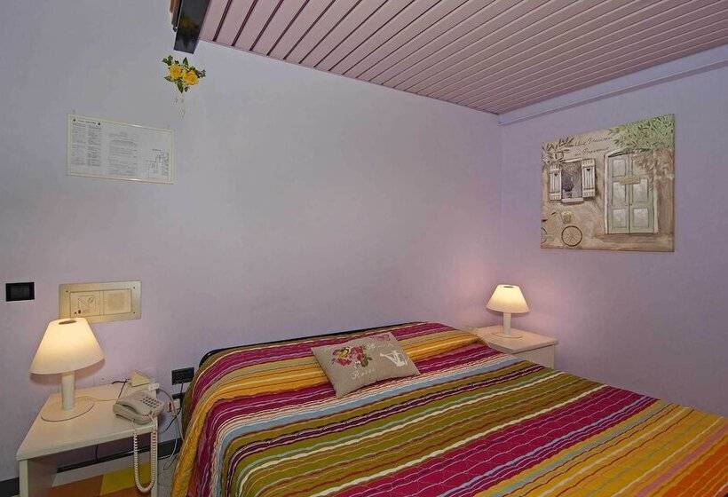 اتاق استاندارد چهار تخته, Rex