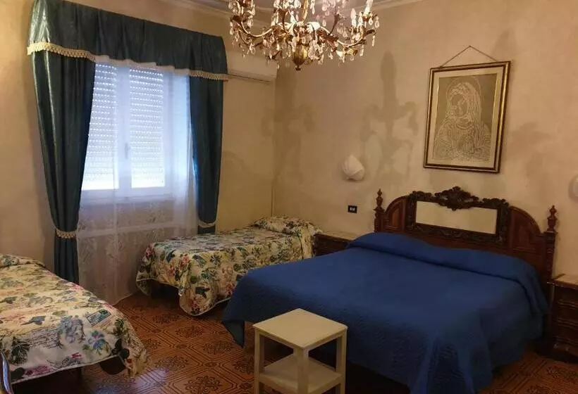 اتاق استاندارد چهار تخته, Ristorante Bagnaia