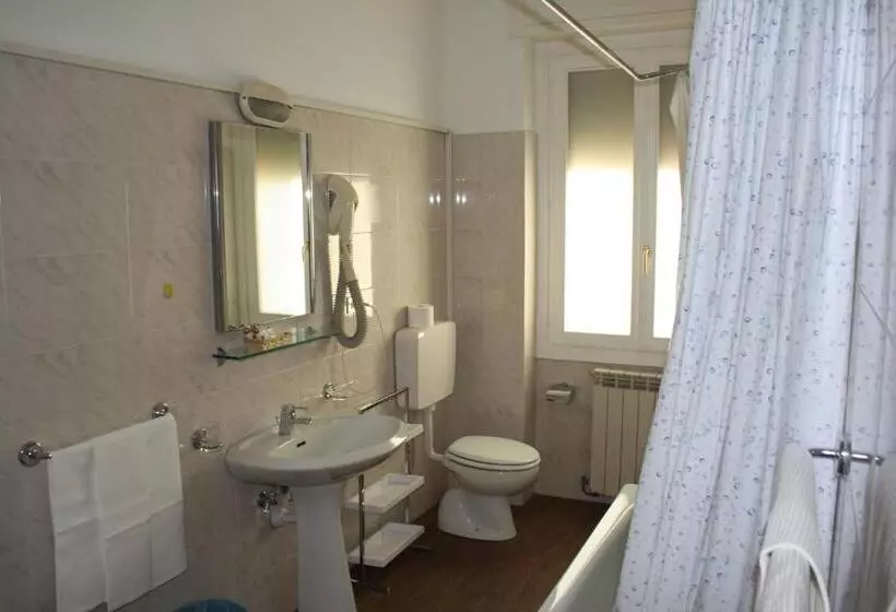 Standard Neljän Hengen Huone, Sole Mare