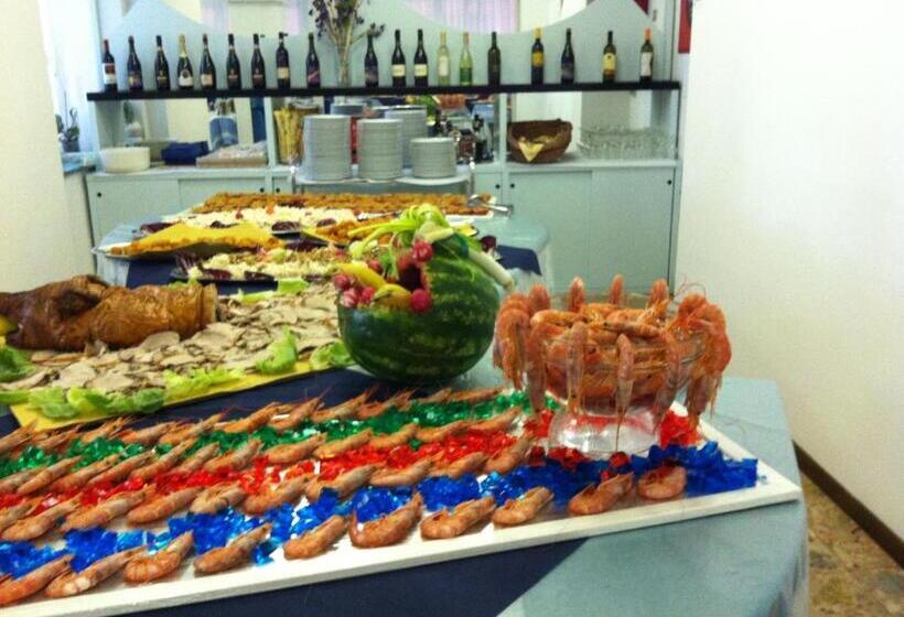 Номер Стандарт Трехместный, Strand