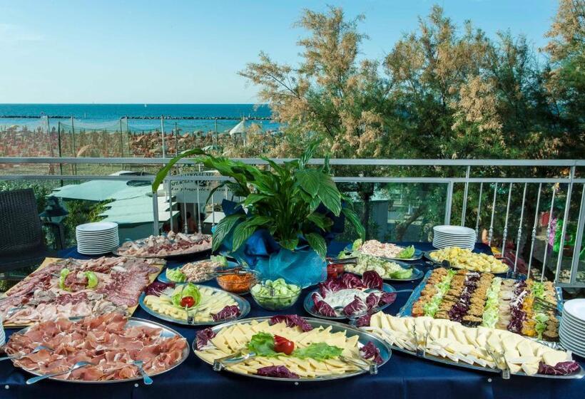 Номер Стандарт Трехместный, Strand