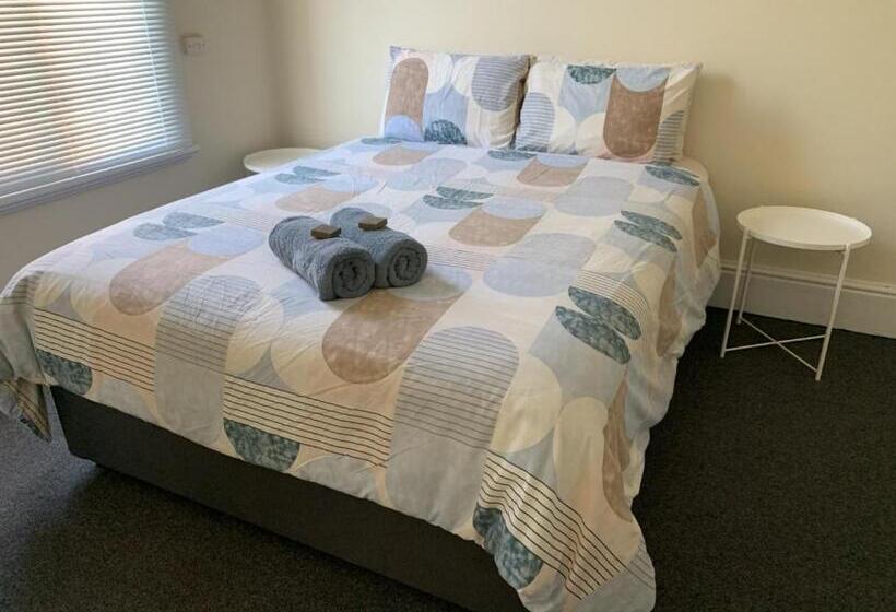 חדר אקונומי, Donnybrook Hotel Wa