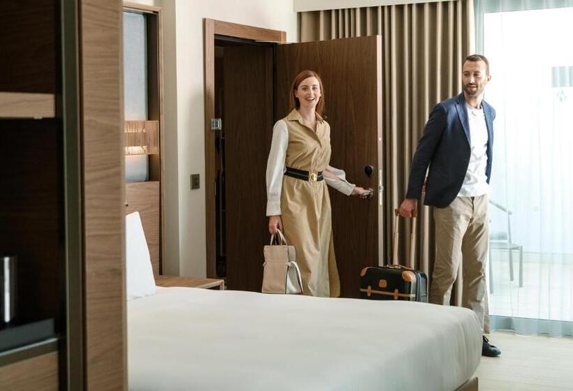 سوئیت جونیور با تخت بزرگ, Hyatt Regency Malta