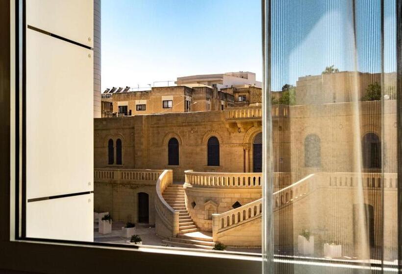 سوئیت جونیور با تخت بزرگ, Hyatt Regency Malta