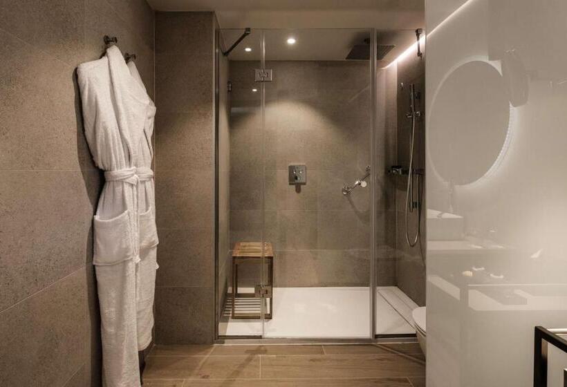 سوئیت جونیور با تخت بزرگ, Hyatt Regency Malta