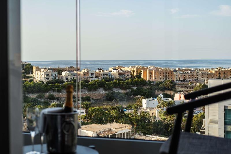 اتاق استاندارد با تخت بزرگ, Hyatt Regency Malta