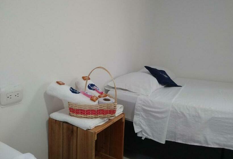 غرفة عائلية, Cosmos Tatacoa