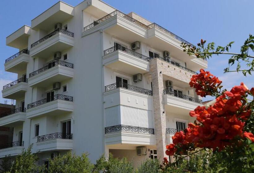 اتاق سوپریور, Metropolis