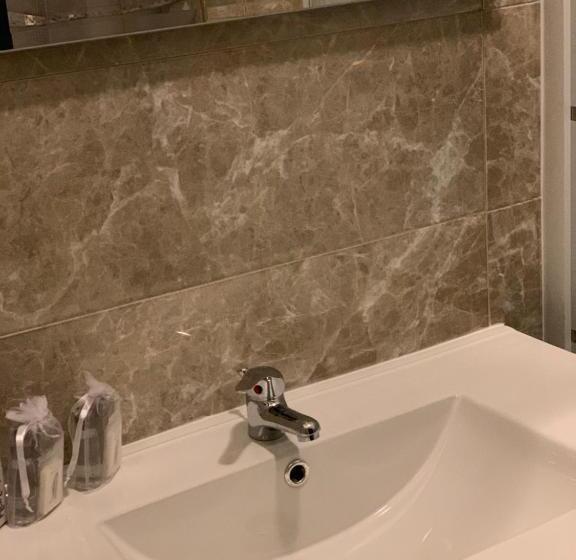 اتاق لوکس, Neyra Beach