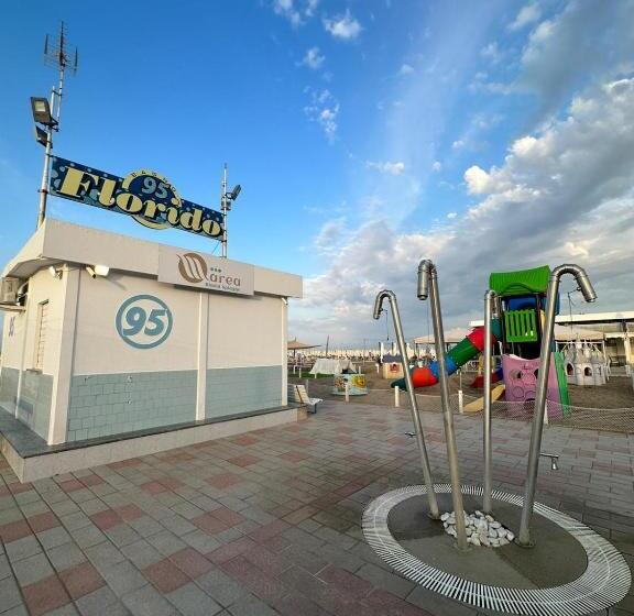 اتاق لوکس, Neyra Beach