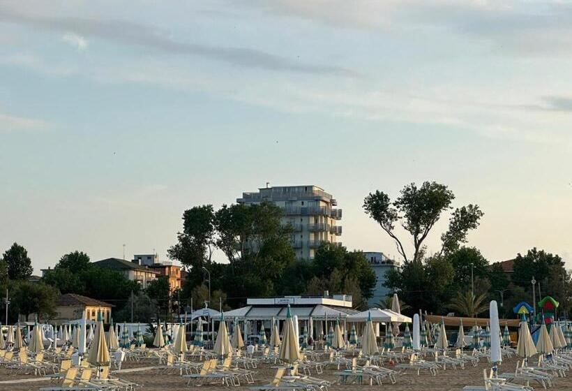 اتاق لوکس, Neyra Beach