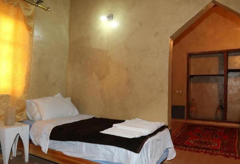 اتاق خانوادگی با چشم‌انداز کوه, Kasbah Citoyenne