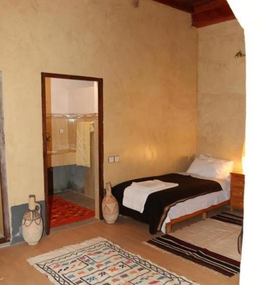 اتاق خانوادگی با چشم‌انداز کوه, Kasbah Citoyenne