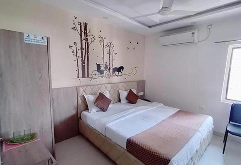 Номер Deluxe, Fabhotel Angeethi