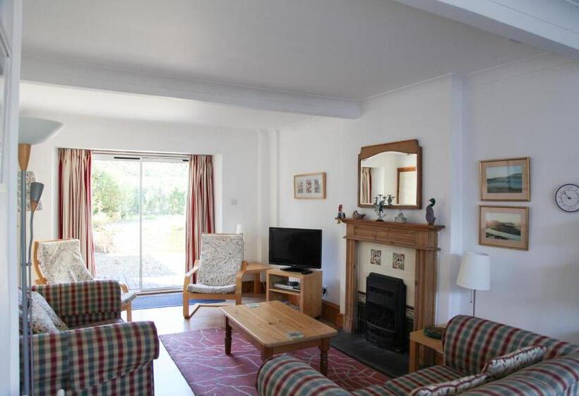 Дом 3 Спальни, Cnapan Guest House