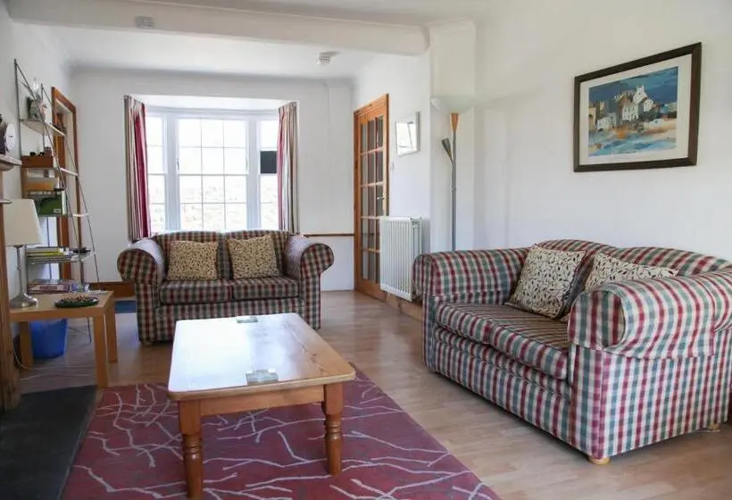 ３ベッドルームハウス, Cnapan Guest House
