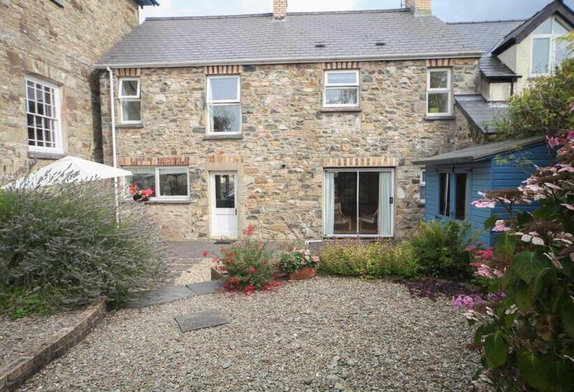 3间卧室的房子, Cnapan Guest House