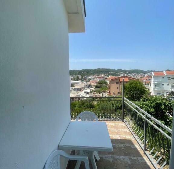 اتاق اکونومی, Kasneci Apartments