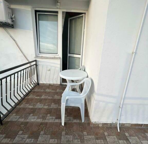اتاق اکونومی, Kasneci Apartments