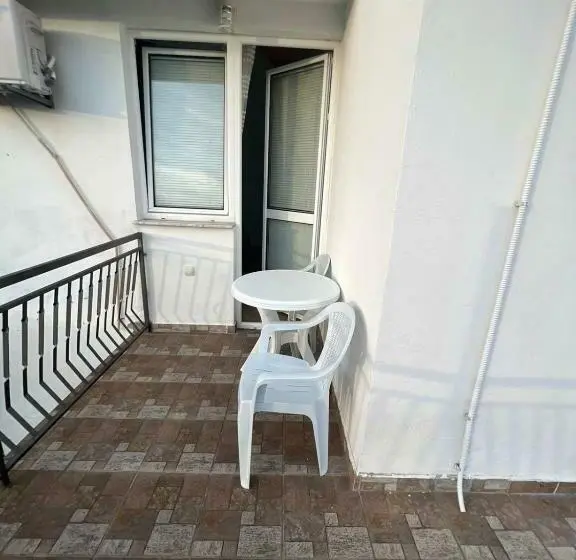اتاق اکونومی, Kasneci Apartments