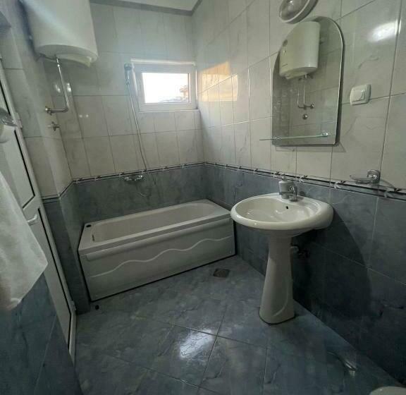 اتاق اکونومی, Kasneci Apartments