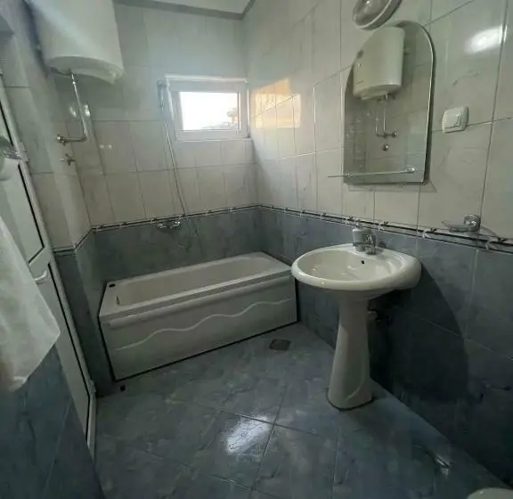اتاق اکونومی, Kasneci Apartments