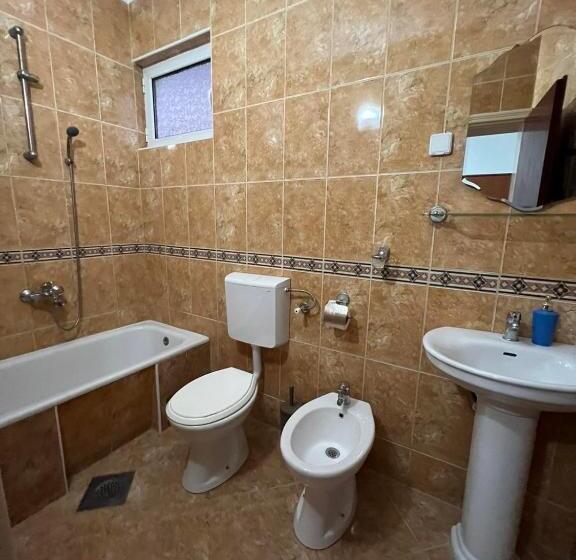 سوییت خانوادگی, Kasneci Apartments