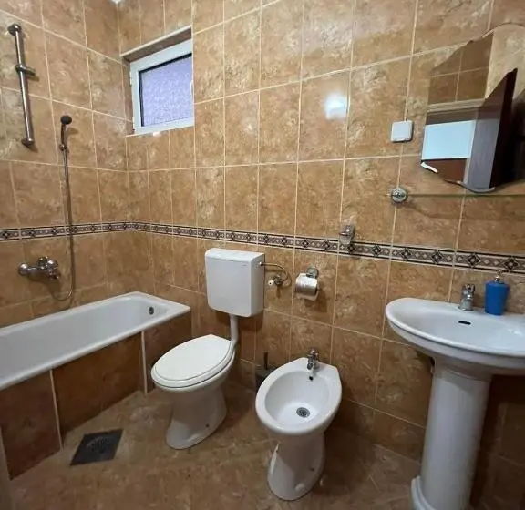 سوییت خانوادگی, Kasneci Apartments