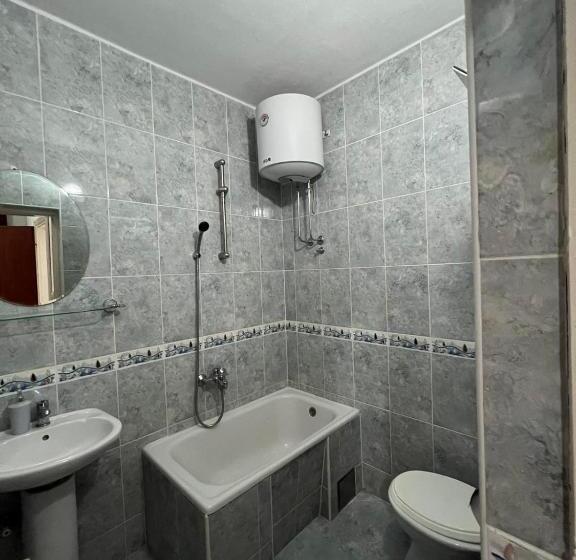 سوییت خانوادگی, Kasneci Apartments