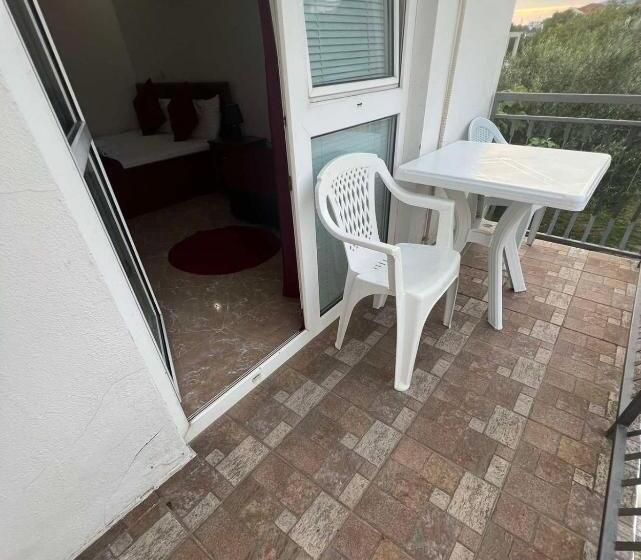 سوییت خانوادگی, Kasneci Apartments