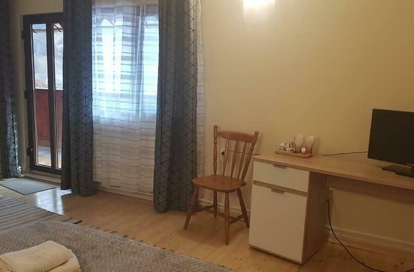 غرفة قياسية, Pensiunea Casa Motilor