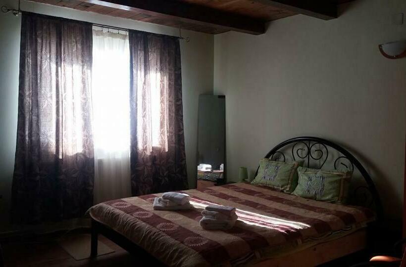 غرفة قياسية, Pensiunea Casa Motilor