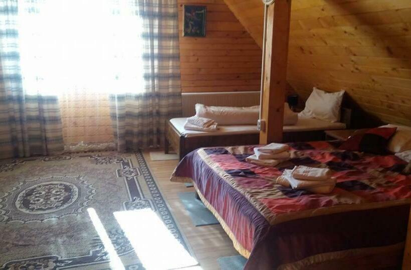 غرفة قياسية رباعية, Pensiunea Casa Motilor