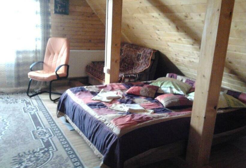 غرفة قياسية رباعية, Pensiunea Casa Motilor