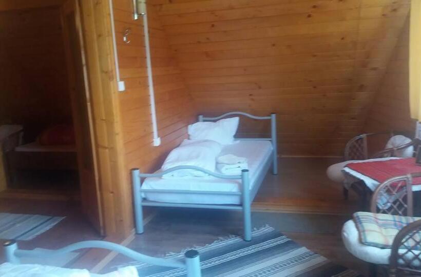 جناح عائلي, Pensiunea Casa Motilor