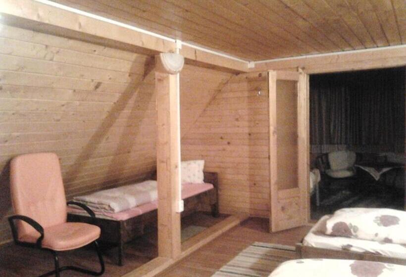 جناح عائلي, Pensiunea Casa Motilor