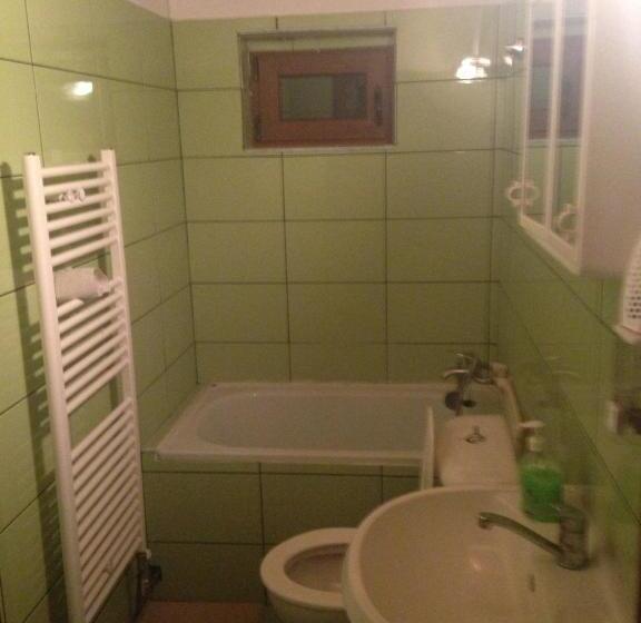 غرفة قياسية, Pensiunea Casa Motilor