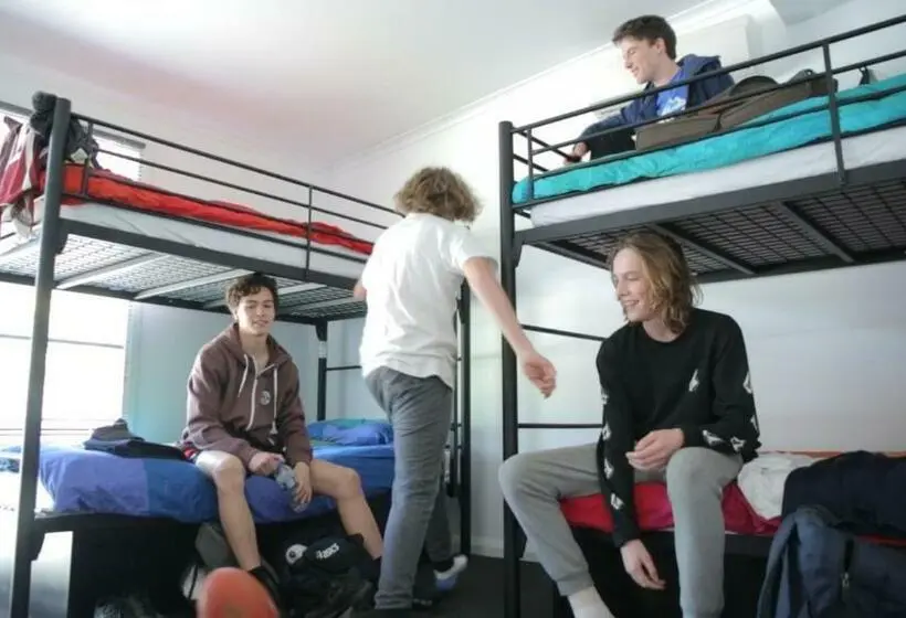 スタンダード４人部屋, Alpine Sports Lodge