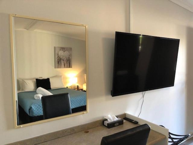 스탠다드 룸, Jackie Howe Motel