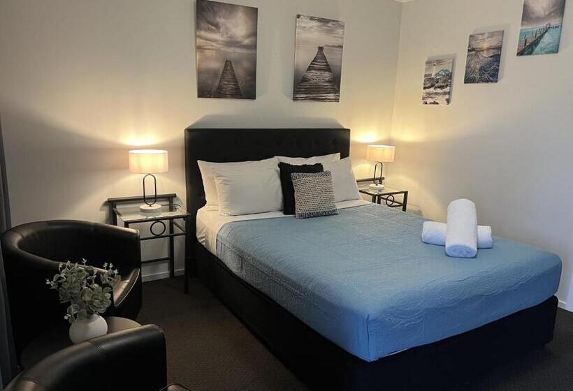 스탠다드 룸, Jackie Howe Motel