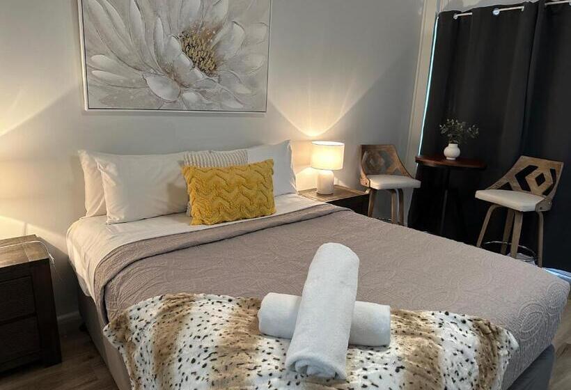 스탠다드 자쿠지 룸, Jackie Howe Motel