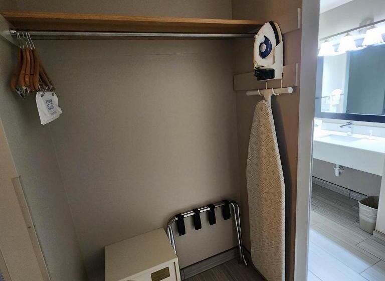 غرفة ديلوكس سرير كينج, Days Inn By Wyndham Ritzville