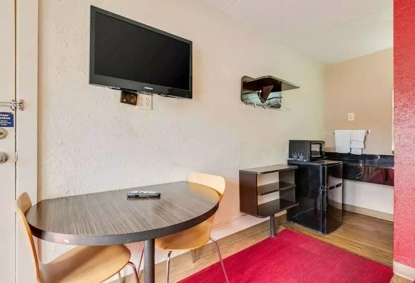 ２ダブルベッドのスタンダードルーム, Econo Lodge Inn & Suites