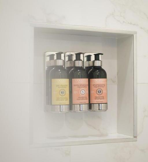 جناح ذو إطلالة, Hollywood Hills