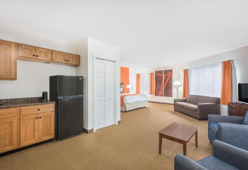 스위트 킹사이즈 침대, Howard Johnson By Wyndham Quincy/ Boston