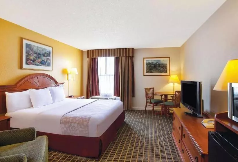 身障者適用キングサイズベッドルーム, La Quinta Inn By Wyndham Orlando International Drive North