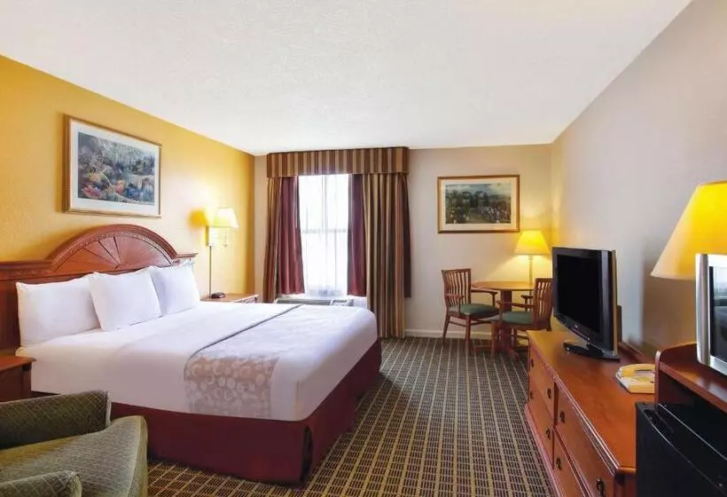 身障者適用キングサイズベッドルーム, La Quinta Inn By Wyndham Orlando International Drive North